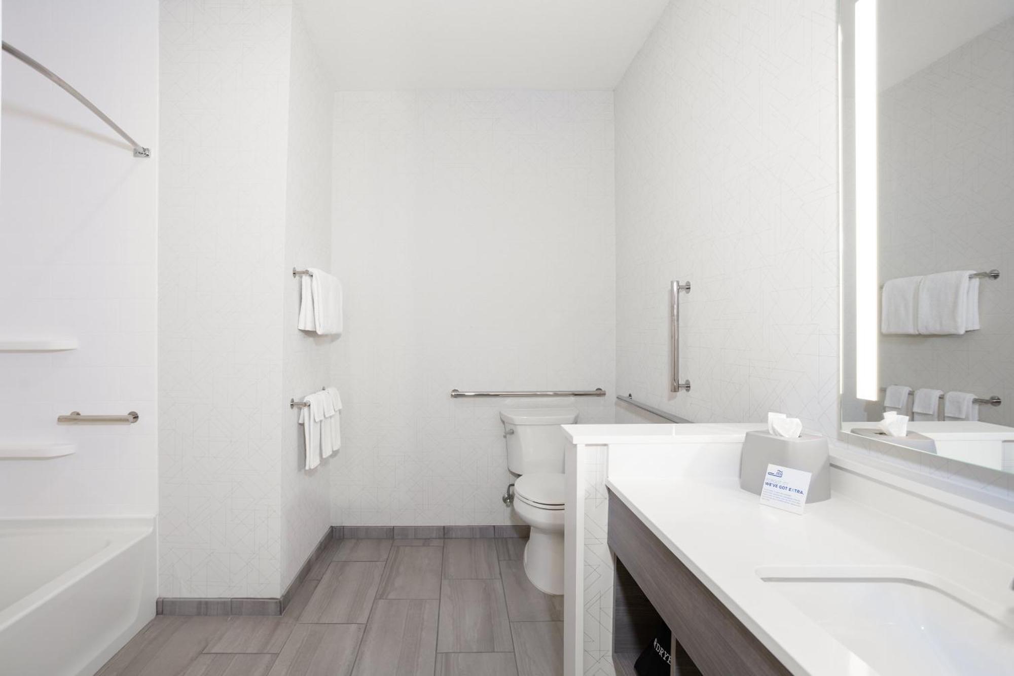 Holiday Inn Express & Suites Brookhaven By Ihg Экстерьер фото