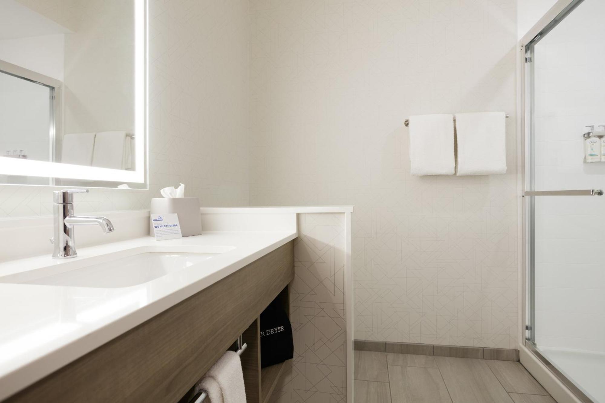 Holiday Inn Express & Suites Brookhaven By Ihg Экстерьер фото
