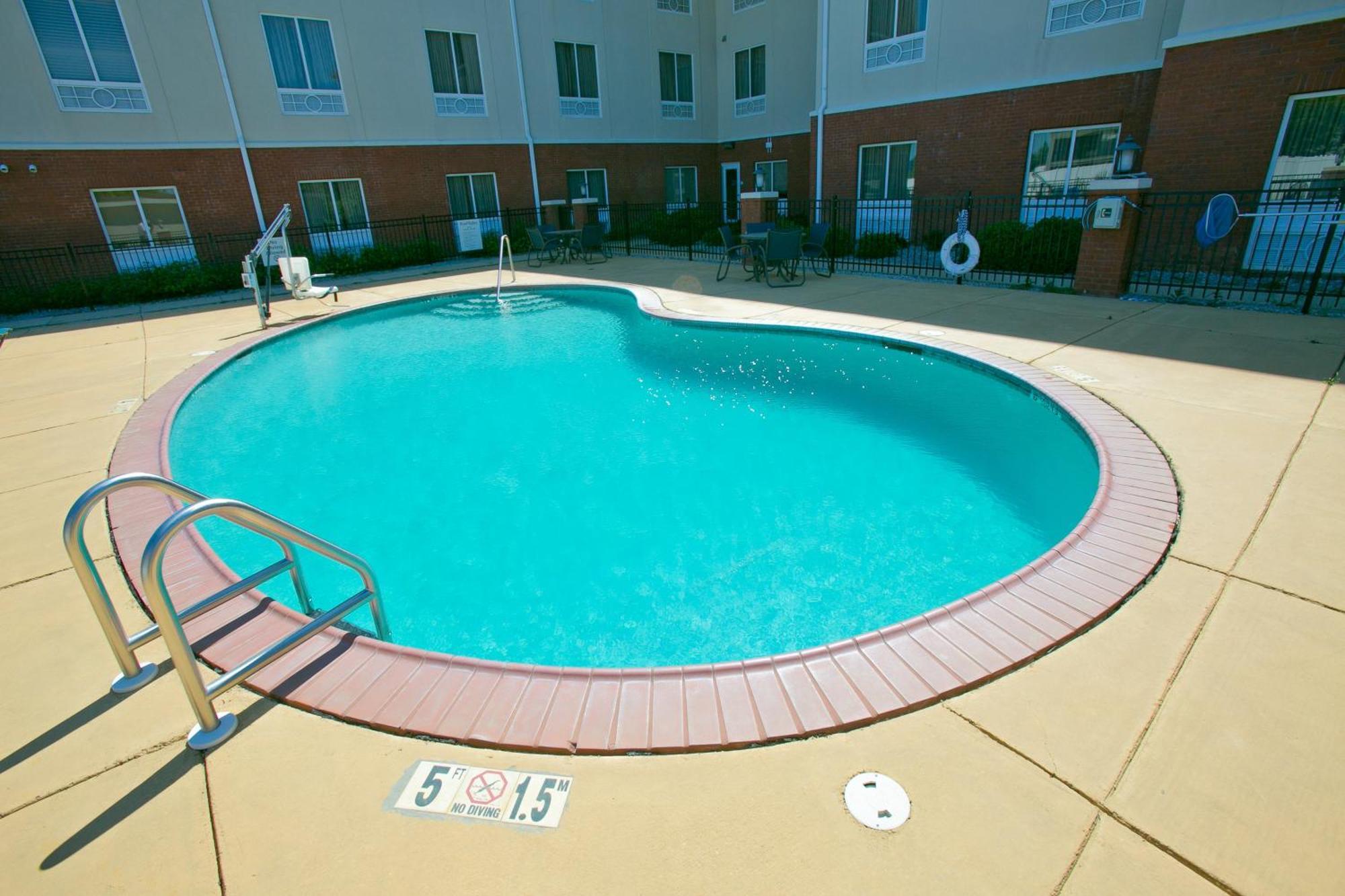 Holiday Inn Express & Suites Brookhaven By Ihg Экстерьер фото